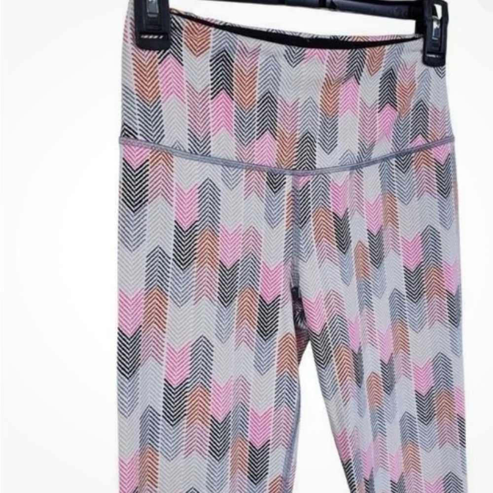 Victoria's Secret Sport Knockout Chevron Arrow Print Leggings. Women’s Medium. - Picture 3 of 10